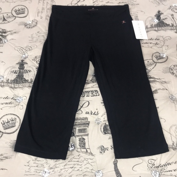 Danskin Pants & Jumpsuits Danskin Womens Sleek Fit Capri Yoga Pants